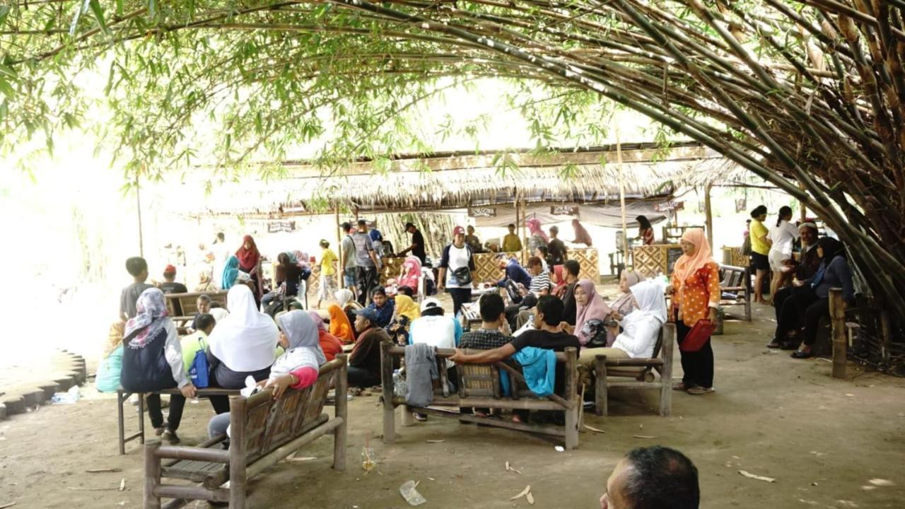 Kebon Pring Floating Resort&Market Bantul Exterior foto